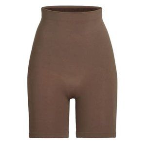 SKIMS Sculpting Short Above Knee in Oxide SH-AKS-0104